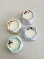 Ensemble de 4 bougies florales artisanales pastel en cire blanche