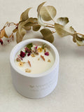 Bougie gravee ronde fleurie parfumee