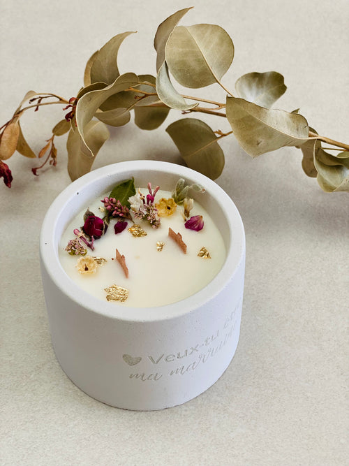 Bougie gravee ronde fleurie parfumee