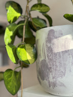 Motif de près du pot craquelé 