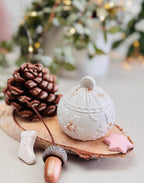 Bougie festive en forme de boule de sapin ambiance Noel 